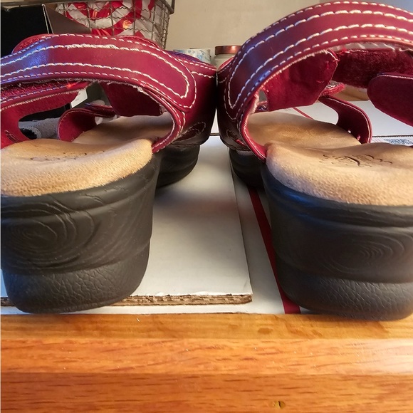 BASS UEC Womens Sandals Size 9 Red Tabitha Comfort
Sandals Black Sole - Picture 16 of 16